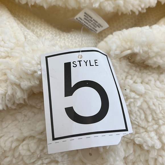 Style 5 fuzzy sherpa turtleneck pullover White - Picture 10 of 11